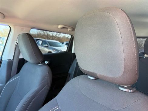 Used 2021 Jeep Compass Sport image 10