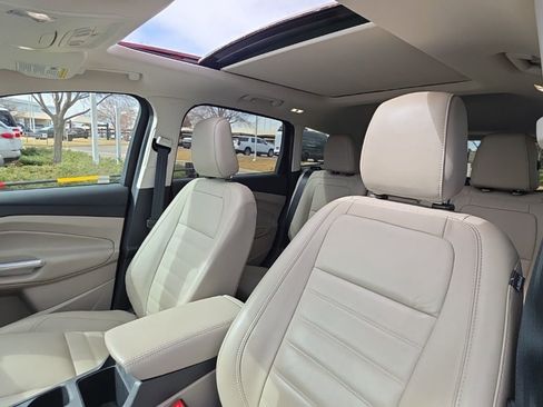 Used 2019 Ford Escape Titanium image 37