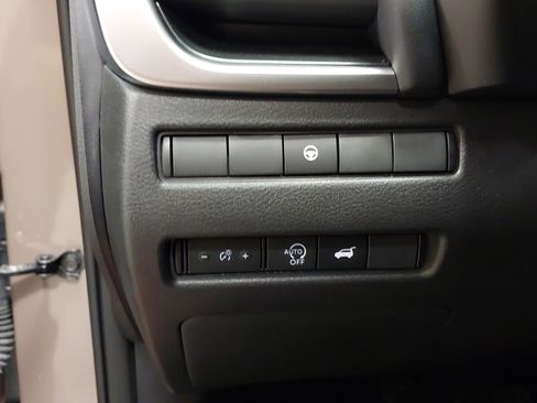 Used 2024 Nissan Rogue SV AWD/4WD image 23