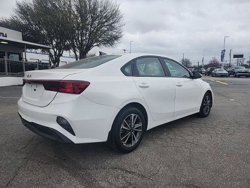 Used 2024 Kia Forte LXS FWD image 3