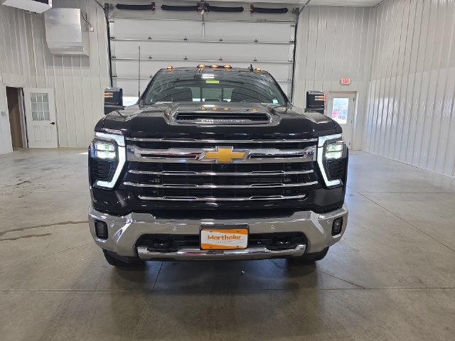 Used 2025 Chevrolet Silverado 3500 LTZ w/ LTZ Premium Package AWD/4WD image 3
