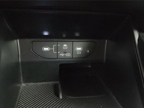 Used 2024 Kia Sorento S image 34