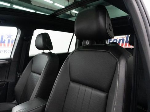 Used 2023 Volkswagen Tiguan SE R-Line FWD image 18