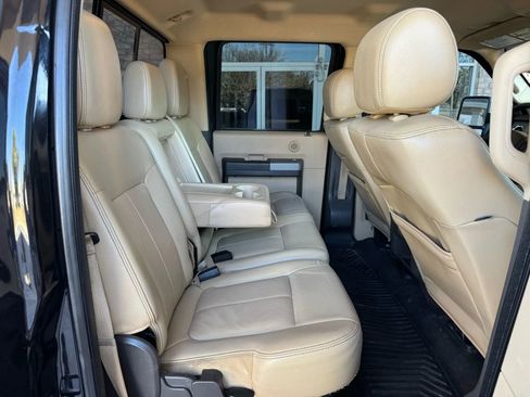 Used 2015 Ford F250 Lariat w/ Chrome Package image 21