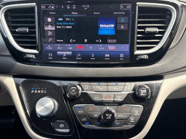 Used 2024 Chrysler Pacifica Touring-L FWD image 30