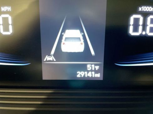 Used 2025 Hyundai Venue SEL image 23