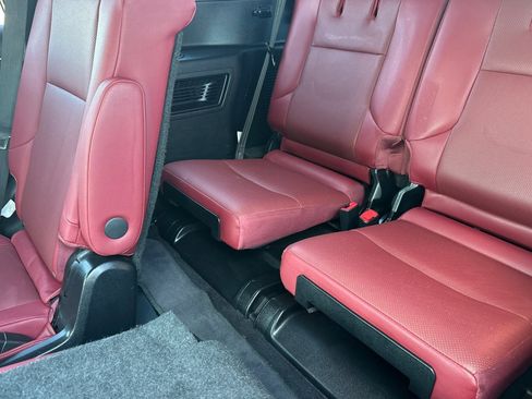 Used 2023 Lexus GX 460 Premium w/ Accessory Package image 14