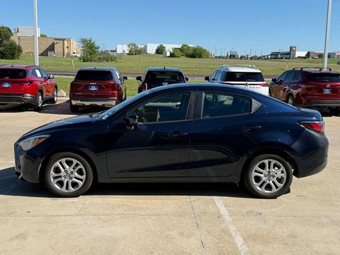 Used 2017 Toyota Yaris iA image 2