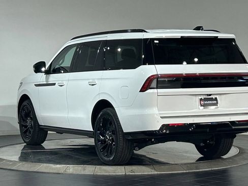 New 2026 Lincoln Navigator Reserve w/ Jet Appearance Package AWD/4WD image 7