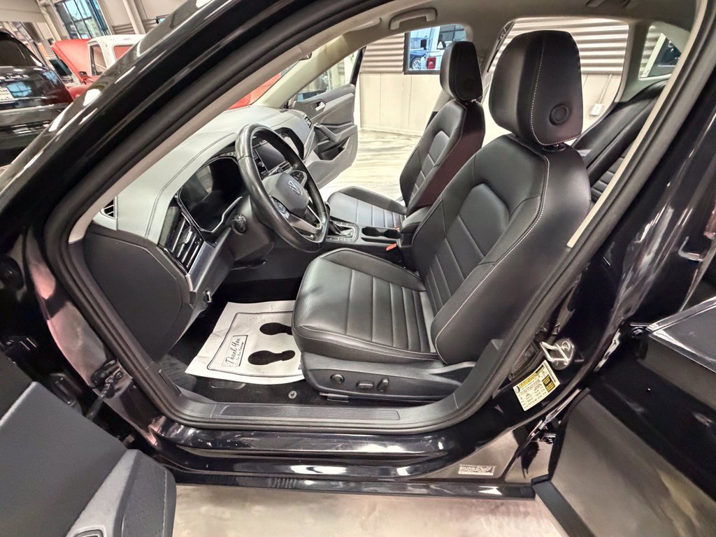 Used 2024 Volkswagen Jetta SE FWD image 52