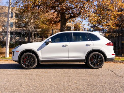 Used 2018 Audi Q5 Prestige w/ Prestige Package image 2