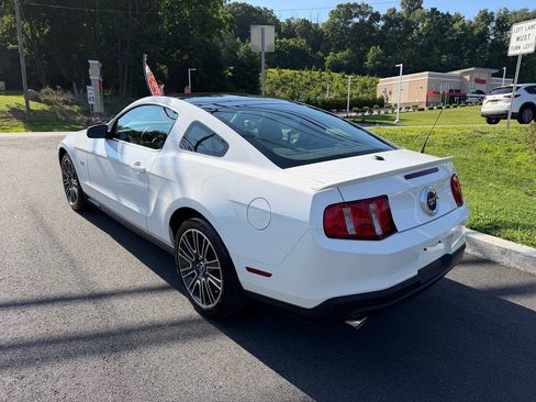 Used 2010 Ford Mustang GT RWD image 3