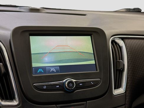 Used 2017 Chevrolet Malibu LT image 22