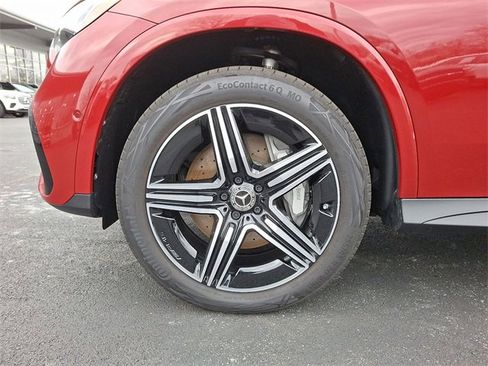 Used 2025 Mercedes-Benz GLC 300 4MATIC image 8