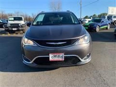 Used 2017 Chrysler Pacifica Touring-L w/ Tire & Wheel Group image 13