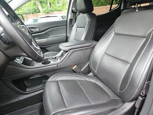Used 2023 GMC Acadia SLT FWD image 18