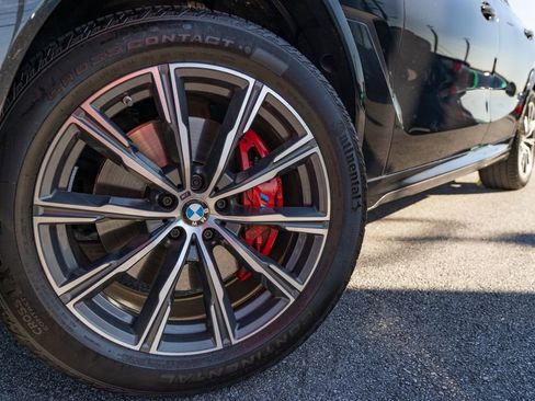 Used 2025 BMW X6 xDrive40i w/ Climate Comfort Package image 3