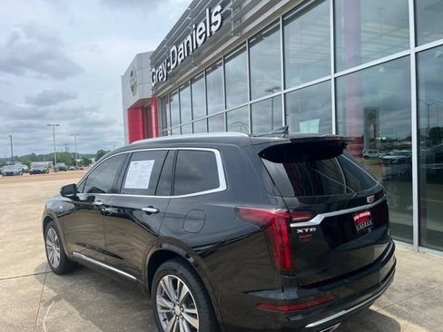 Used 2022 Cadillac XT6 Premium Luxury FWD image 2