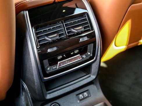 New 2026 BMW X7 M60i image 24