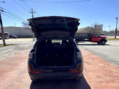 Used 2025 Jeep Compass Latitude image 7