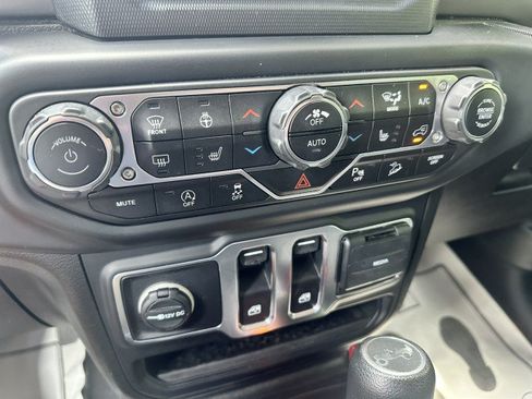 Used 2020 Jeep Wrangler Sport AWD/4WD image 15
