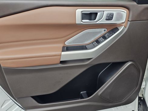 Used 2023 Ford Explorer King Ranch w/ Technology Package image 16