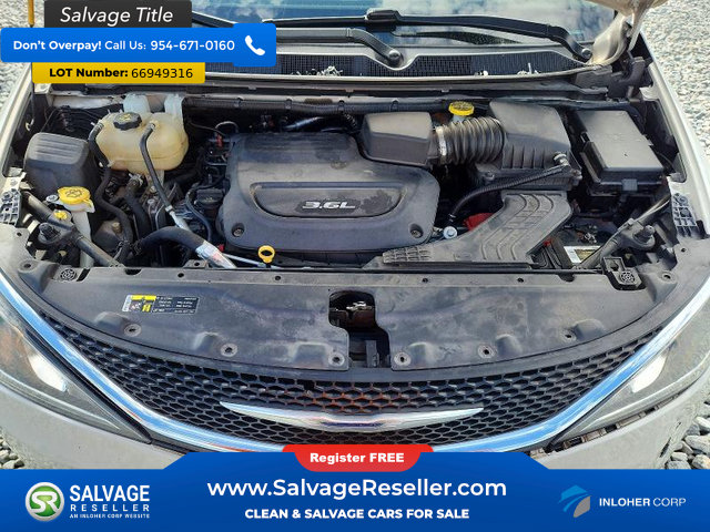 Used 2017 Chrysler Pacifica Touring-L FWD image 16