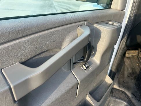 Used 2017 Chevrolet Express 2500 image 16