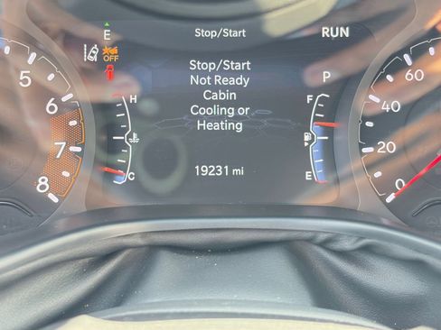 Used 2025 Jeep Compass Trailhawk image 39