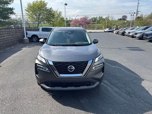 Used 2021 Nissan Rogue SV image 2