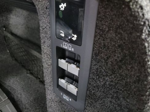 New 2025 Land Rover Range Rover Long Wheelbase SE image 31