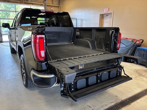 Used 2025 GMC Sierra 1500 SLT AWD/4WD image 23