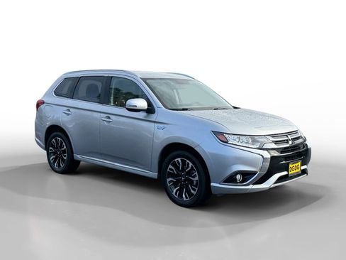 Used 2018 Mitsubishi Outlander SEL image 7