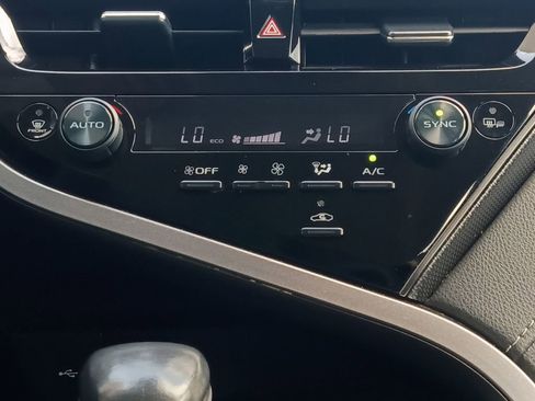 Used 2023 Toyota Camry XSE FWD image 4
