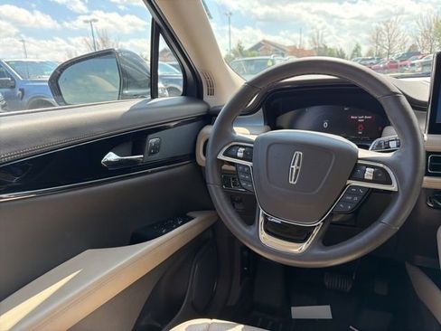 Used 2022 Lincoln Nautilus AWD w/ Premium Package image 19
