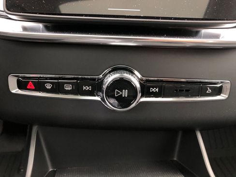 New 2026 Volvo XC90 B6 Plus w/ Protection Package Premier AWD/4WD image 28