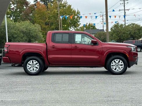 Used 2023 Nissan Frontier SV image 3