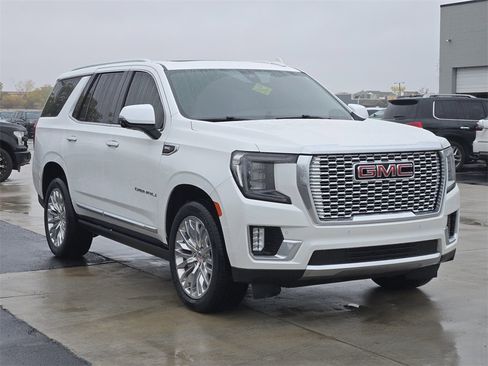 Used 2021 GMC Yukon Denali w/ Denali Premium Package image 3