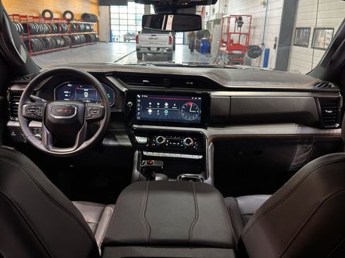 Used 2025 GMC Sierra 1500 AT4 w/ AT4 Premium Package AWD/4WD image 16