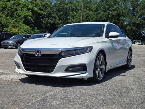 Used 2019 Honda Accord Touring image 2