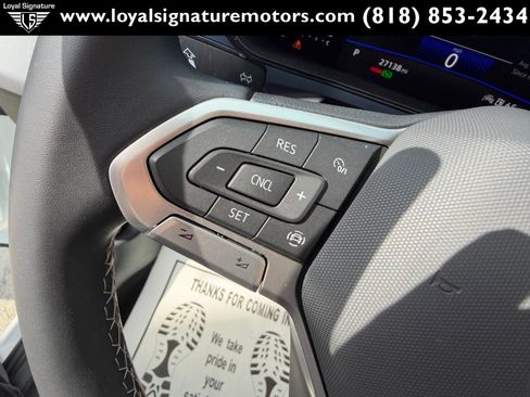 Used 2022 Volkswagen Taos SE image 32