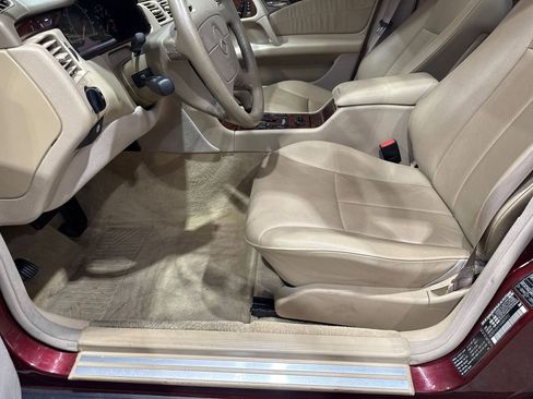 Used 1999 Mercedes-Benz E 320 Sedan image 92