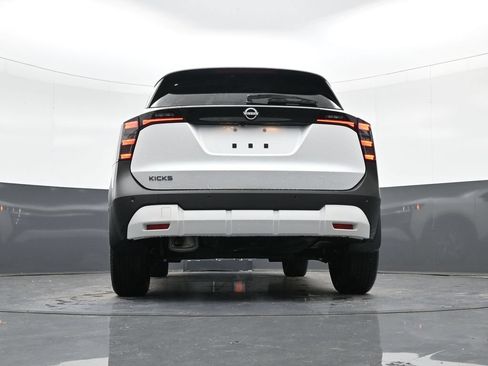Used 2025 Nissan Kicks SV FWD image 28