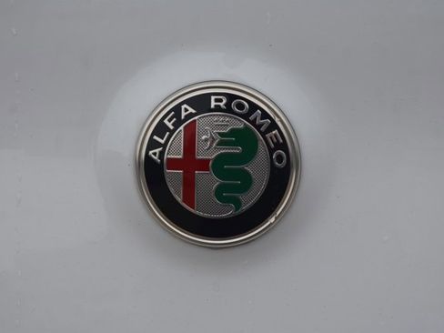 Used 2023 Alfa Romeo Stelvio Sprint RWD image 7