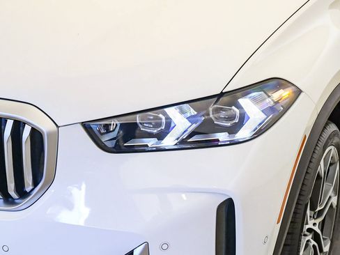 Certified 2024 BMW X5 xDrive40i w/ Premium Package AWD/4WD image 9