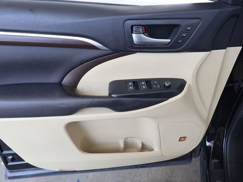 Used 2016 Toyota Highlander Limited FWD image 38