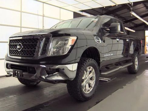 Used 2017 Nissan Titan SV AWD/4WD image 1