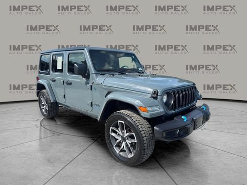 Used 2024 Jeep Wrangler Unlimited w/ Convenience Group AWD/4WD image 7