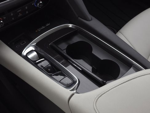 Used 2023 Buick Enclave Essence image 14