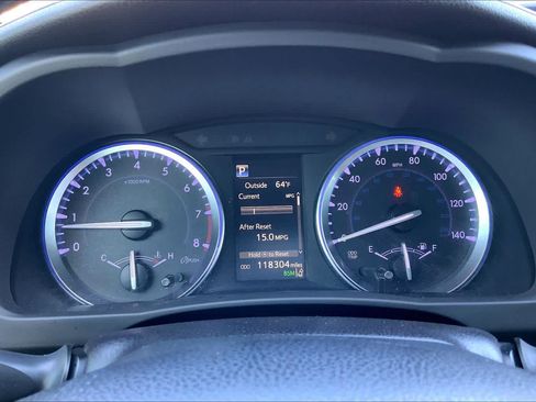 Used 2018 Toyota Highlander Limited FWD image 25